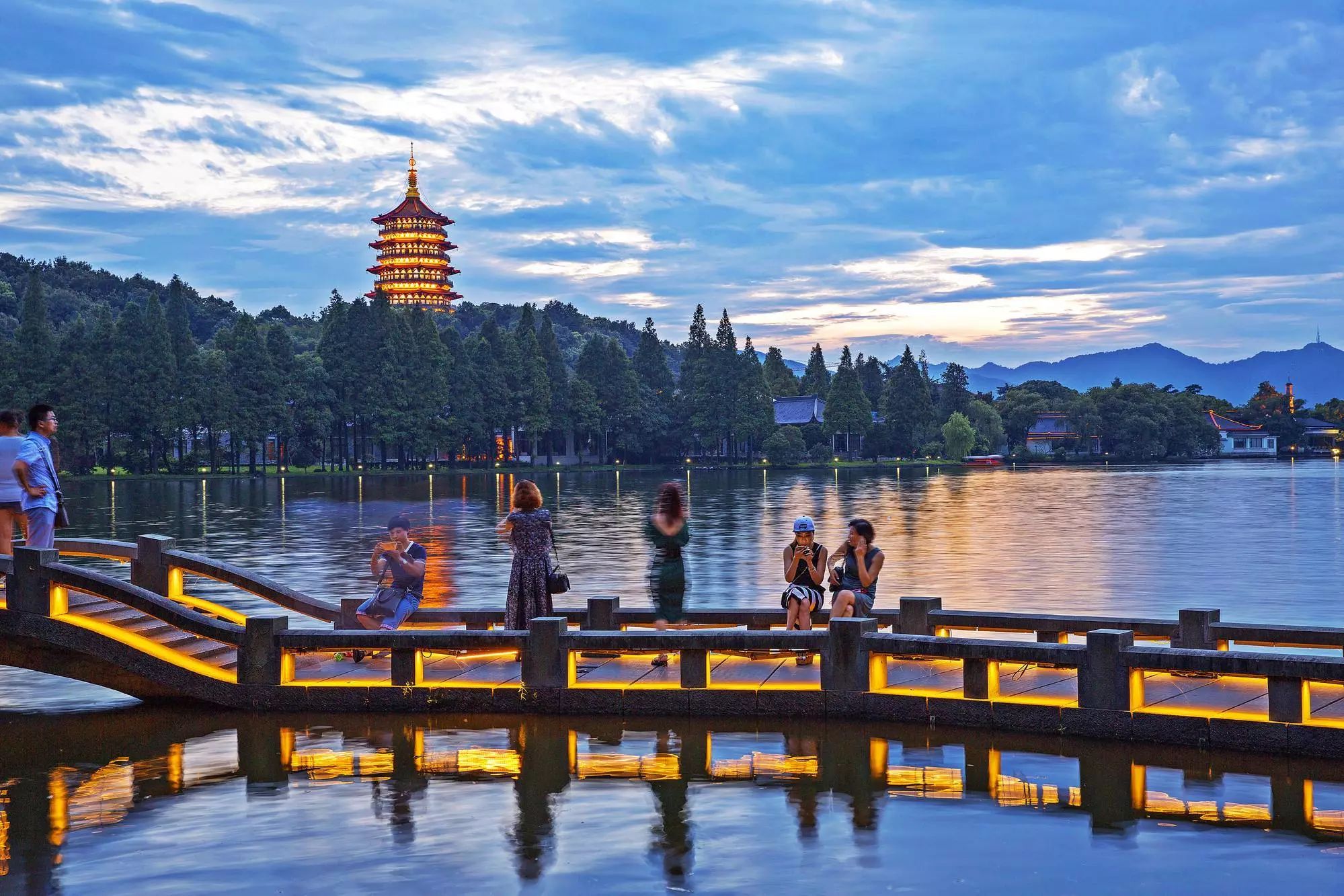 南京、靈山大佛、魔都上海、西湖美景、烏鎮、夜景蘇州古運河、夜登金茂大廈·船游黃浦江、杭州宋城5日游全攻略